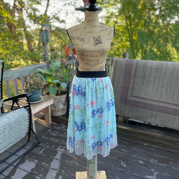 🥰💙🌸Absolutely gorgeous Lularoe Lola Skirt